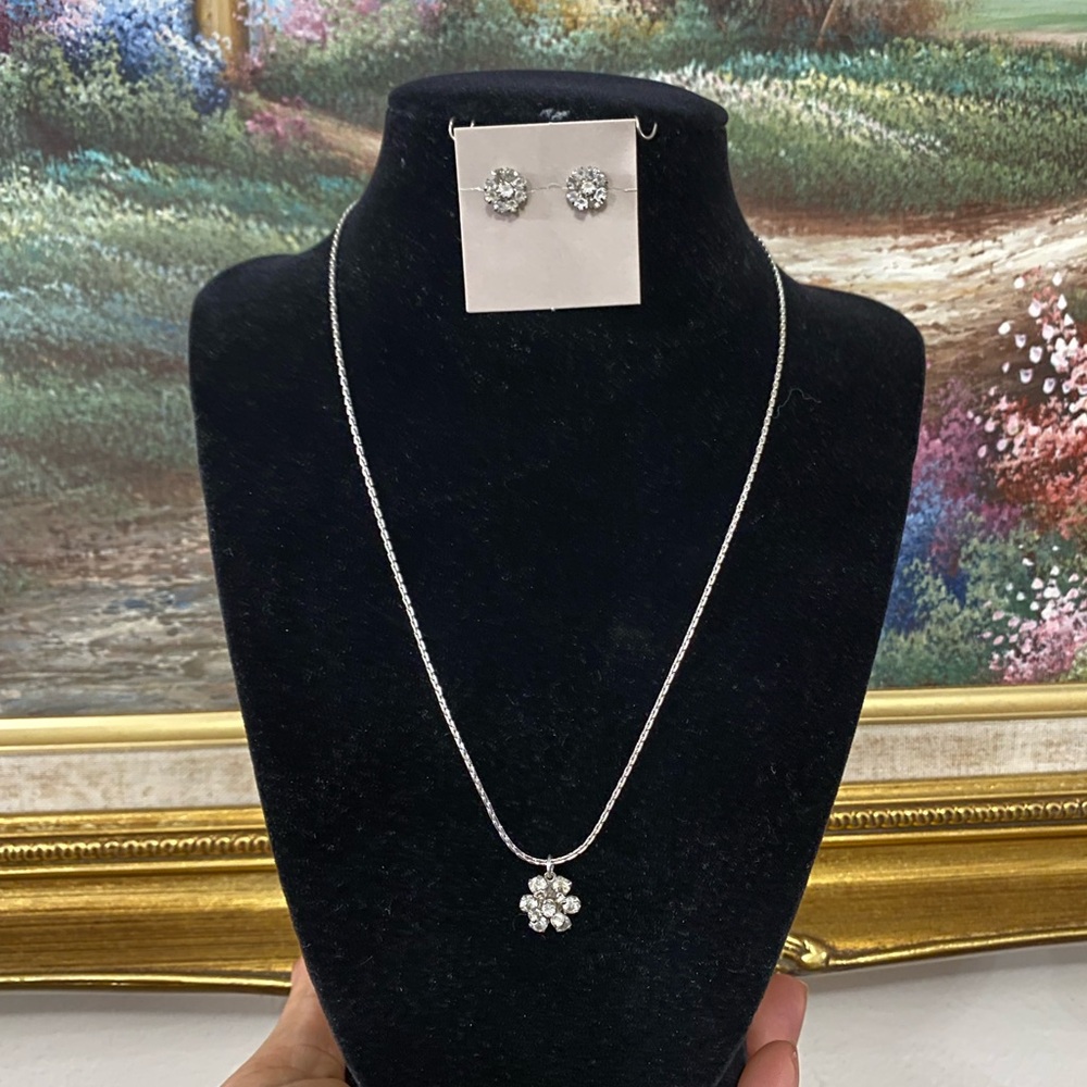 Avon Silver Floral Pendant Necklace and Stud Earring Set